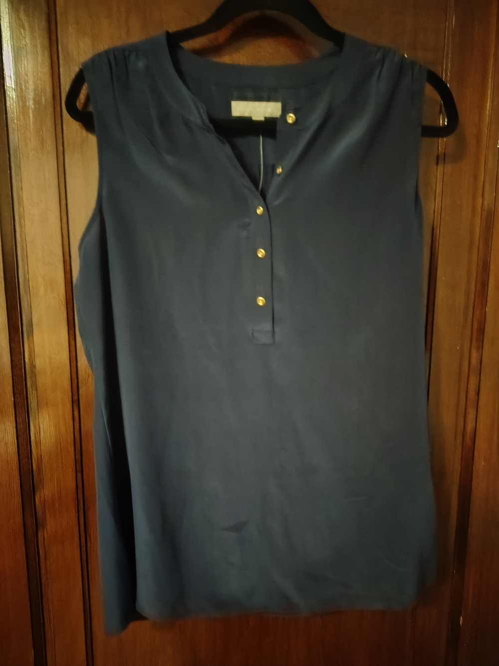 Banana Republic Navy Sleeveless Tank NWT 100% Silk Shell with Gold Buttons Sz M